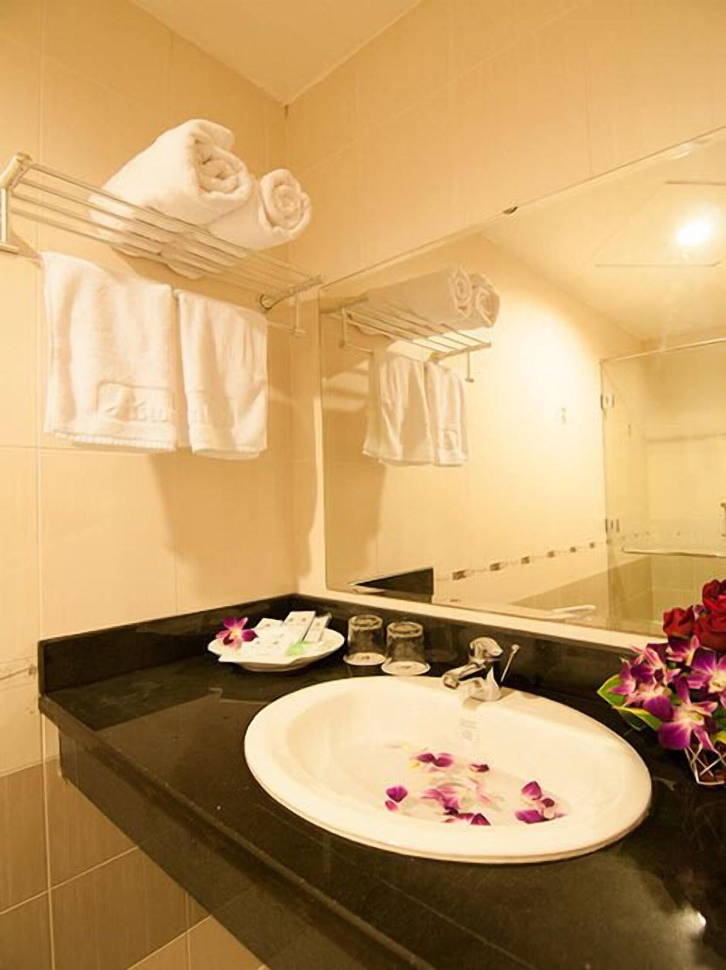 Valentine Hotel Saigon - Bui Vien Street Хошимин Экстерьер фото