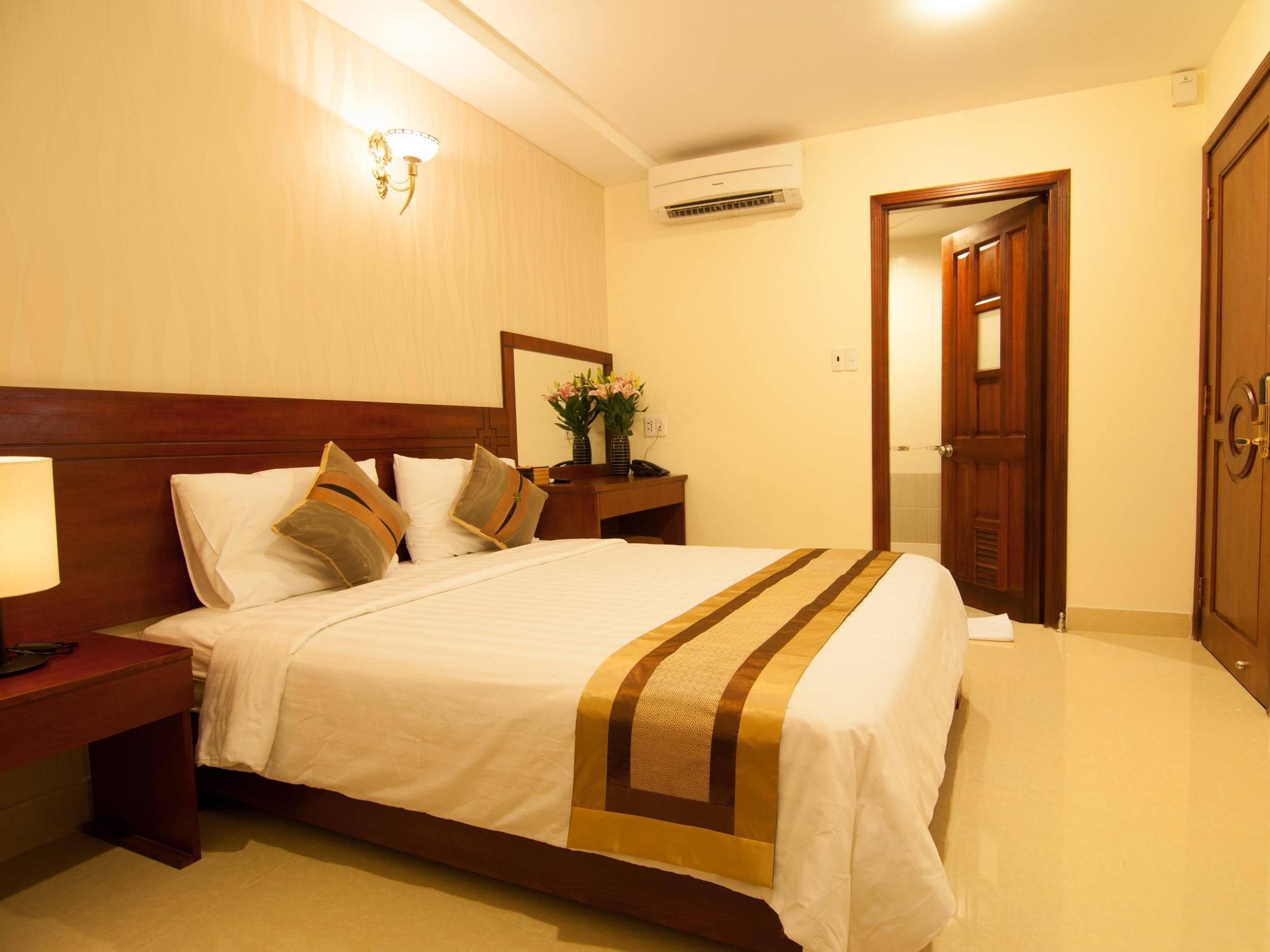 Valentine Hotel Saigon - Bui Vien Street Хошимин Экстерьер фото